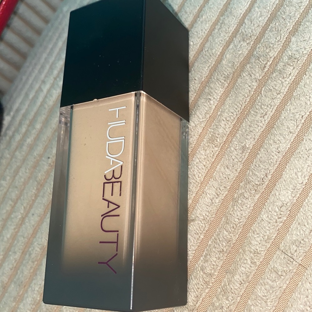 HUDA BEAUTY#FauxFilter foundation